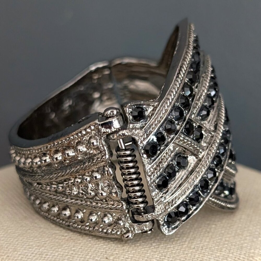 Gray metal hinge closure bracelet with black bead detail - Picture 6 of 14
